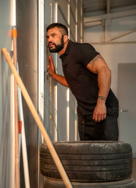 가브리엘 반더루와 호주의 핫한 곰 로건 리차즈가 서로를 빨고 섹스하는 모습