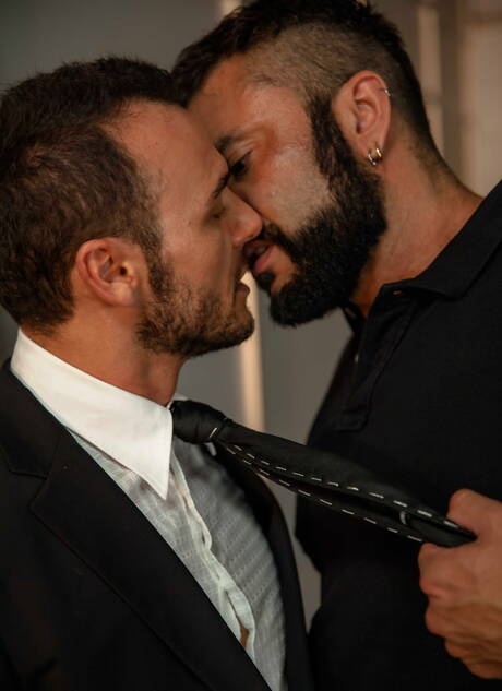 Gabriel Vanderloo und der heiße australische Bär Rogan Richards lutschen und vögeln sich gegenseitig