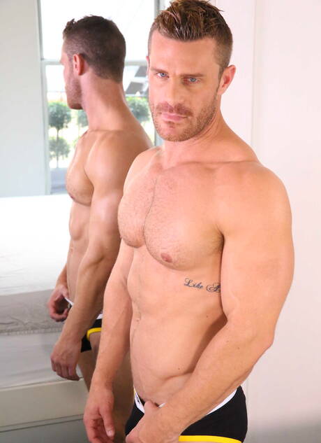 Pretty american guys otter Jarec Wentworth and husky guy Landon Conrad in hot ass fuck action