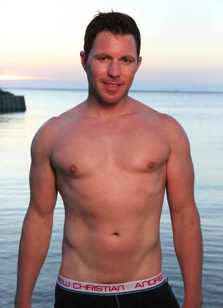 Hot american dudes otter Jack King and stud Travis James have a hot sex on the beach