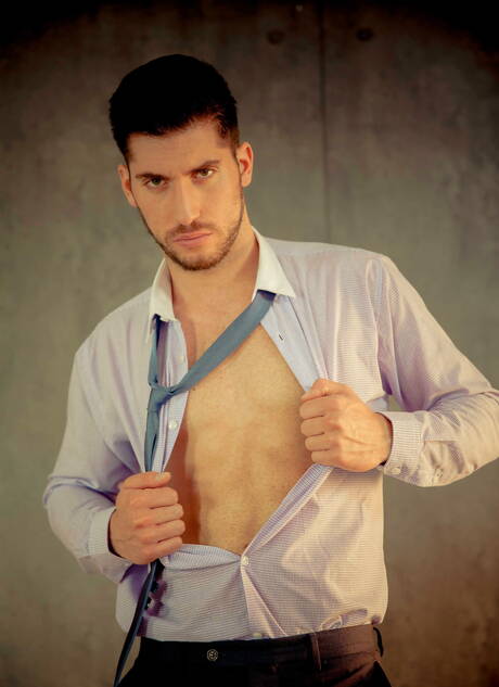 Men: 키프로스 출신 레오 도메니코와 스페인 출신 터프가이 앨런 킹이 뜨거운 동성애 장면에 등장