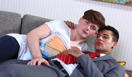 Dobrze zbudowany Mickey Taylor i przystojniak Colby Parker mają gorącą scenę miłosną