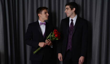 American hunk Anthony Verusso and superstud Mike Edge have anal sex