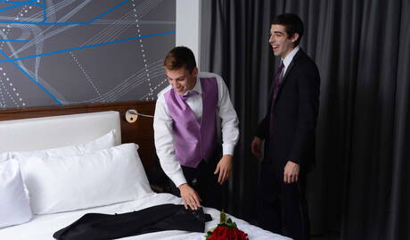 American hunk Anthony Verusso and superstud Mike Edge have anal sex