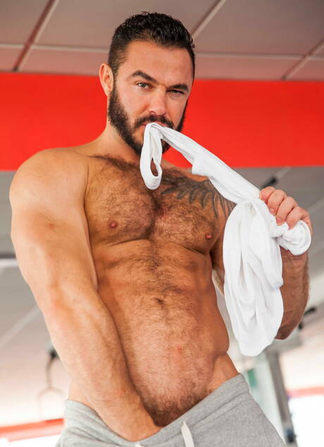 German strongman Jessy Ares and french strongman Theo Ford fuck ass after sucking