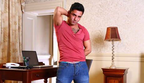 Der bullige Engländer Paul Walker und der starke Lateinamerikaner Bruno Bernal bei einem heißen Arschfick