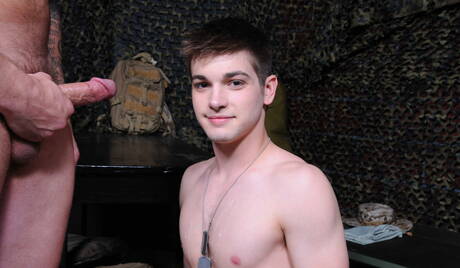 素敵なアメリカ人の仲間、マッチョのジョニー・ラピッドとゲイのクマのコルビー・ジャンセンはお互いを愛しています