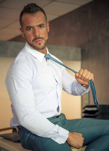 Men.com: Russian beefy Dato Foland and latin bear Denis Vega fuck ass after sucking dick