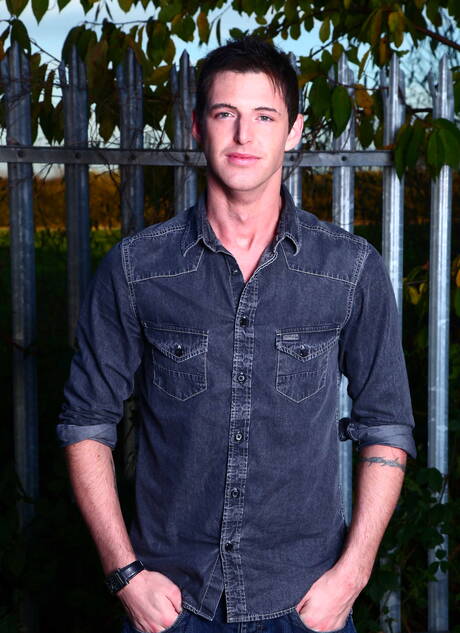 身材健美的 Jae Tyler 和加拿大超級帥哥 Gabriel Clark 在戶外口交後操屁股