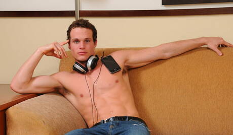 Men: Estadounidenses famosos, el corpulento Devin Adams y el musculoso Luca Rosso en una follada anal caliente