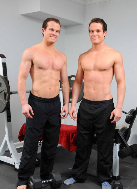 Niegrzeczni chłopcy Sebastian Young, Luca Rosso i Liam Rosso uprawiają gorący seks w trójkącie