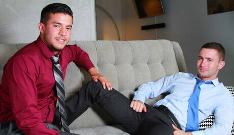 Der hübsche amerikanische Muskelprotz Colt Rivers und der attraktive Joey Rico haben eine heiße Pärchenszene