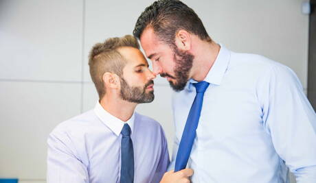 Die muskulöse Deutsche Jessy Ares und der spanische haarige Bär Dani Robles in heißer homosexueller Action