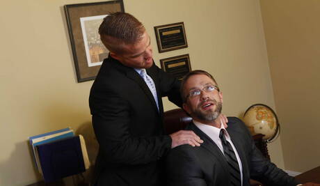 Les Américains torrides, le musclé Dirk Caber et le costaud Liam Magnuson dans une baise torride