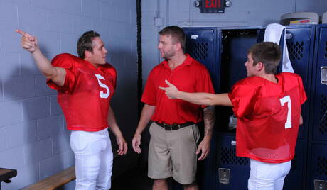 ジョニー・ラピッド、コルビー・ジャンセン、ライアン・ロックフォードがアナルを掘る