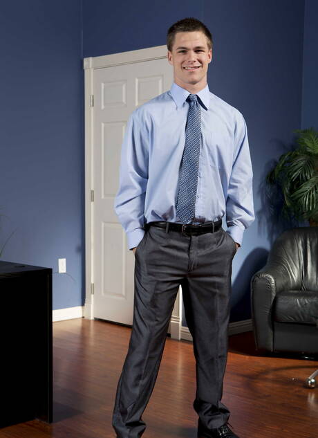 Der attraktive Amerikaner Jimmy Johnson und der muskulöse Latino Lance Luciano beim harten Analsex