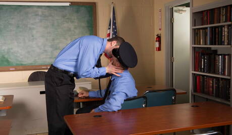 Deux garçons américains, le dur à cuire Connor Kline et le dur à cuire Andrew Stark, se sucent et se baisent mutuellement