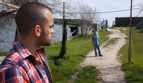 Amerikaanse stoere kerel Damien Crosse en Abel Pozsar hebben anale seks in de buitenlucht