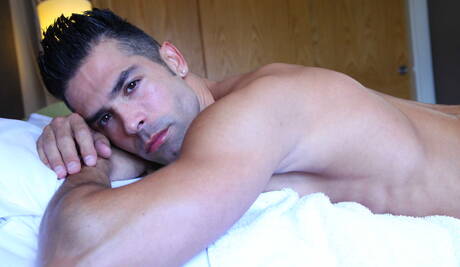 Der lateinamerikanische Hengst Do und der spanische haarige Bär Donato Reyes haben heißen Analsex