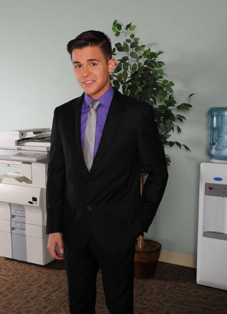 Dois garotos americanos, Connor Maguire e o jovem Andy Taylor, chupando e fodendo um ao outro