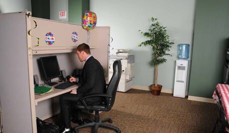 Dois garotos americanos, Connor Maguire e o jovem Andy Taylor, chupando e fodendo um ao outro