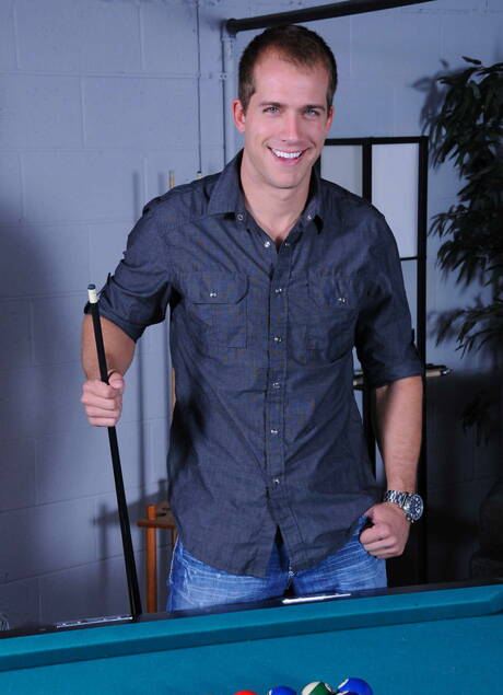 Due americani sexy, il duro Johnny Rapid e il duro Brandon Lewis si sono scopati a vicenda