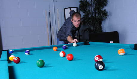 Due americani sexy, il duro Johnny Rapid e il duro Brandon Lewis si sono scopati a vicenda