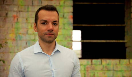 Der amerikanische Superhengst Damien Crosse und Frederic Duris ficken nach dem Blowjob im Freien