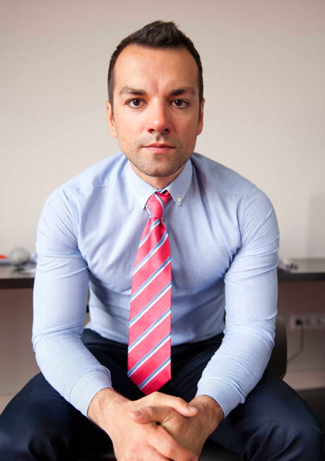 Der amerikanische Superhengst Damien Crosse und Frederic Duris ficken nach dem Blowjob im Freien