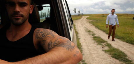 Der amerikanische Superhengst Damien Crosse und Frederic Duris ficken nach dem Blowjob im Freien