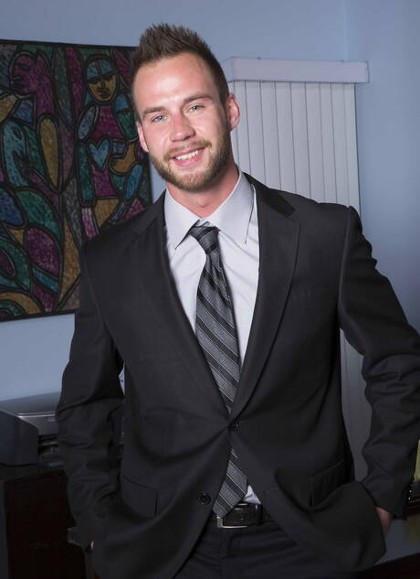 Os garotos safados Rocco Reed, Andrew Stark e Chris Bines fazem um bom sexo a três