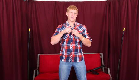 恥知らずな少年シャーマン・マウス、タナー・スターク、クリス・ジェイムソンが3Pアナルセックスをする