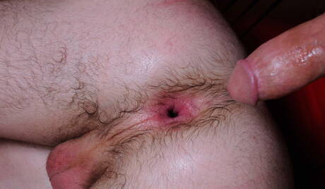 Le beau gosse américain Sebastian Young et le costaud Atticus Benson baisent le cul après avoir sucé