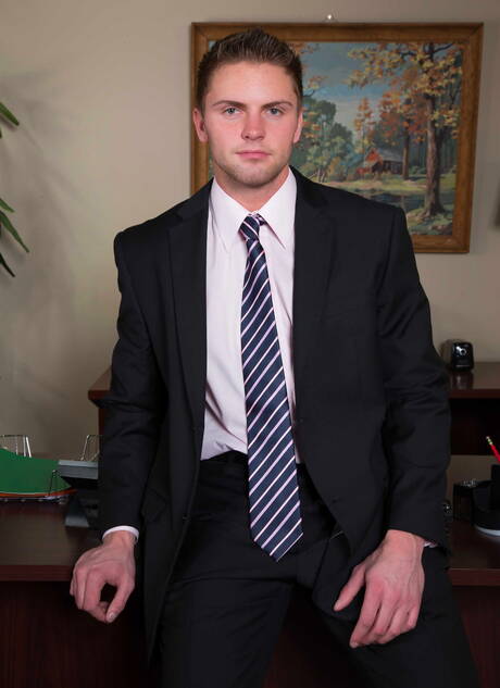 Men: American stars stud Andrew Stark and husky guy Jake Wilder sucking and fucking each other