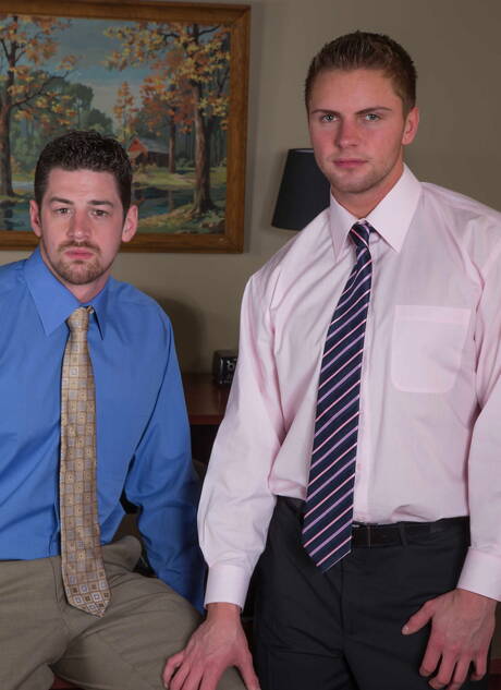 Der amerikanische Star Andrew Stark und der kräftige Jake Wilder lutschen und ficken sich gegenseitig