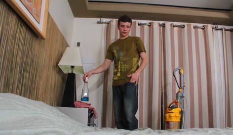 Amerikaanse homobeer Brad Kalvo en gespierde Ryan Sharp in hete anale seks