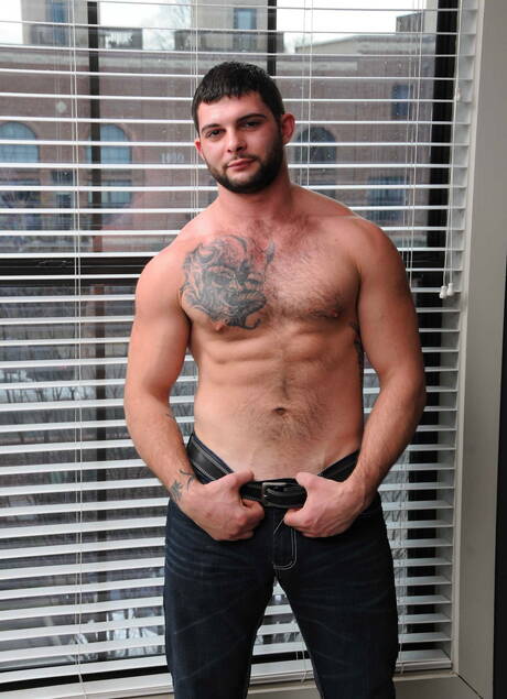 Men.com: Rocco Reed, Johnny, Jack King, Tony, Charlie in male gangbang