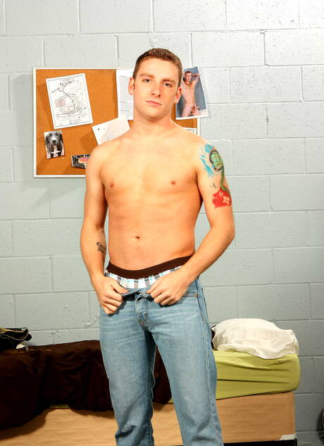 American superstud Sebastian Keys and hunky guy Cody Robbinson in hot ass fuck action outside