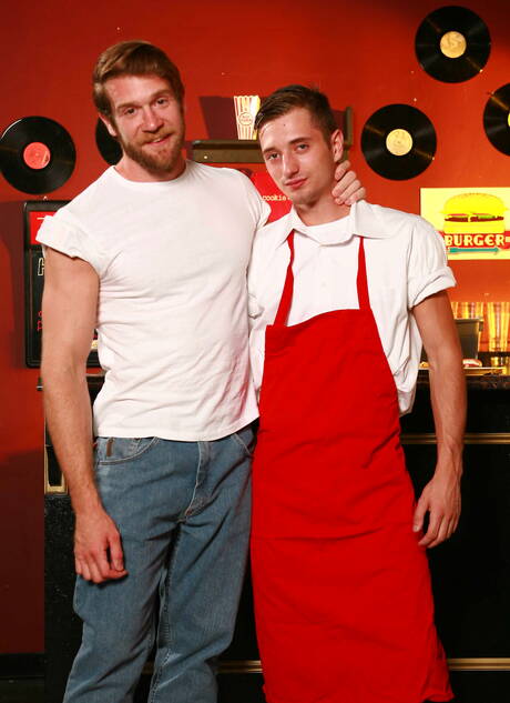 Seksowni Amerykanie, wydra Colby Keller i przystojny facet Jd Phoenix ruchają się po ssaniu kutasa