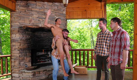 Isaac, Johnny, Ricky Larkin i Jorge Fusco uprawiają ze sobą seks na zewnątrz