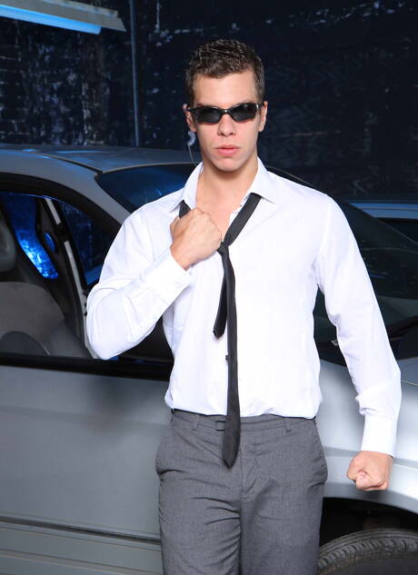 美國辣妹Colby Jansen和英國健美男友Paul Walker激情演繹同性愛戲