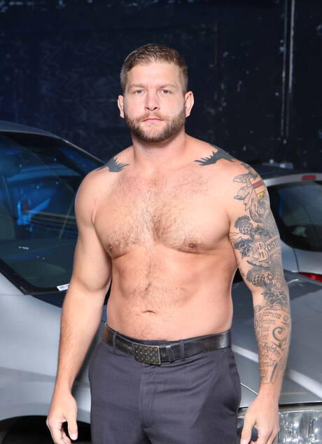 美國辣妹Colby Jansen和英國健美男友Paul Walker激情演繹同性愛戲