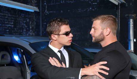 美國辣妹Colby Jansen和英國健美男友Paul Walker激情演繹同性愛戲