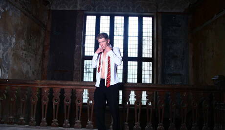 Men: Engelse gespierde kerel Paul Walker en gespierde Daniel Johnson neuken elkaars kont na een pijpbeurt