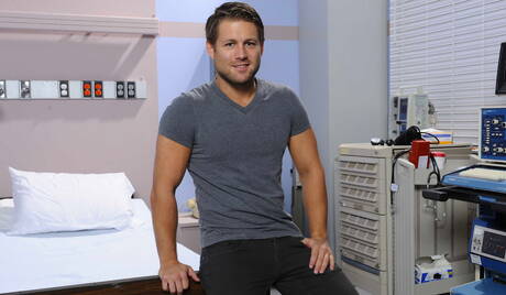 Los guapos chicos estadounidenses Bobby Clark y Donny Wright se follan entre sí