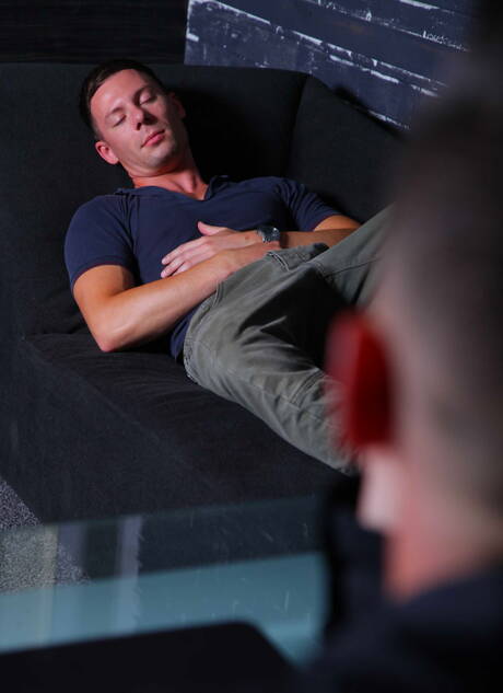 Engelse hengst Paddy Obrian en Theo Reid neuken elkaar na een pijpbeurt