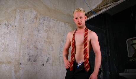 Spierbundel Daniel Johnson en goed gebouwde Andro Maas poseren naakt en laten hun billen zien