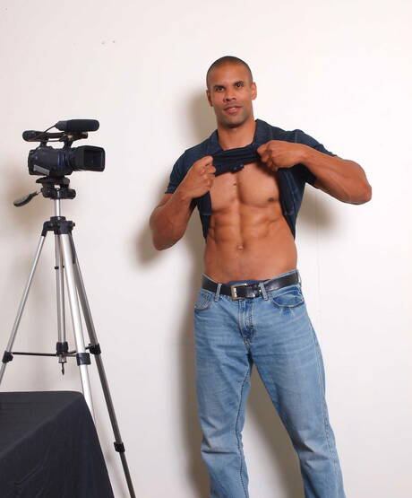 Pretty american boys bull Robert Axel and tough guy Ryan Evans have a good interracial sex