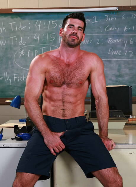 Die netten amerikanischen Kumpels Billy Santoro und Braden Charron ficken nach dem Saugen in den Arsch