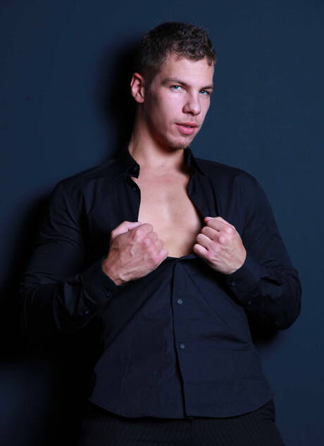 Engelse, goed gebouwde Paul Walker en Max Dodds in een hete kontneuk